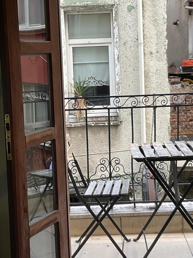 The Hub Hostel Istanbul Bagian luar foto