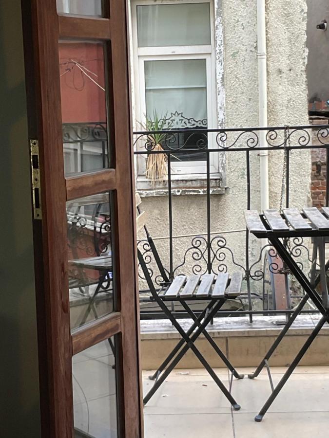 The Hub Hostel Istanbul Bagian luar foto