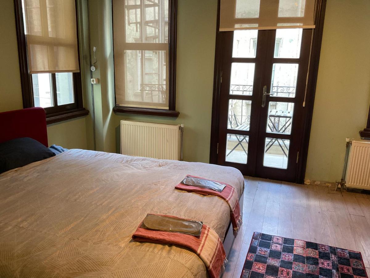 The Hub Hostel Istanbul Bagian luar foto