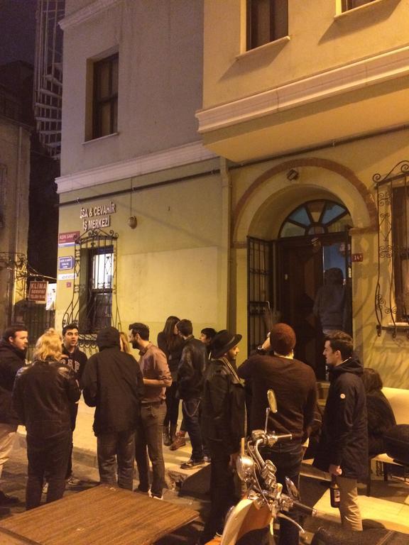 The Hub Hostel Istanbul Bagian luar foto