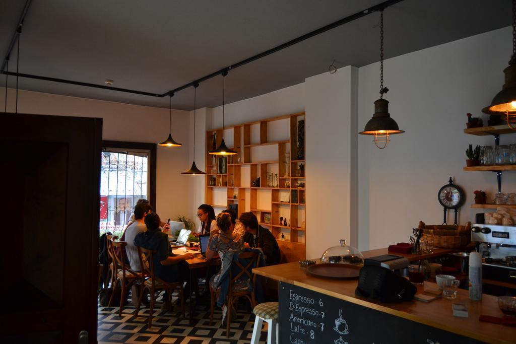 The Hub Hostel Istanbul Bagian luar foto