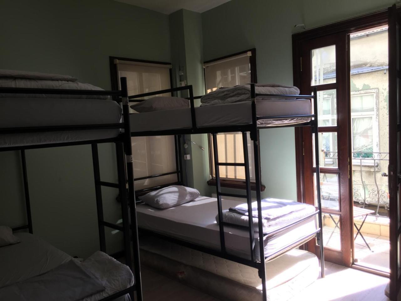 The Hub Hostel Istanbul Bagian luar foto